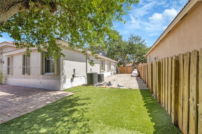 Building Photo - 16000 SW 91st Ct