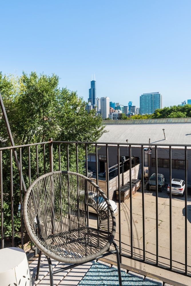 Building Photo - 821 W Superior St