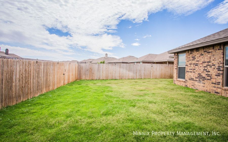 Building Photo - 14211 Vernon Ave