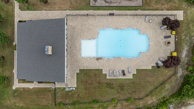Building Photo - 1732 Defiance Dr