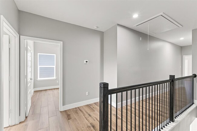 Building Photo - 5510 Pershing St