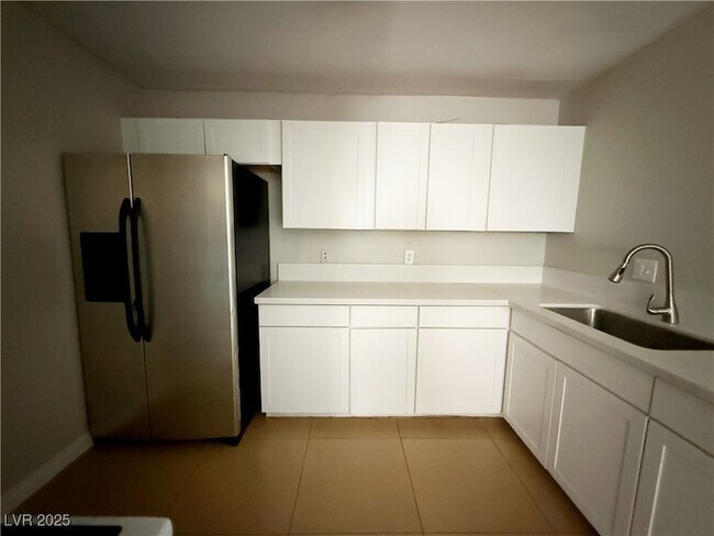 Building Photo - 2353 Exeter Dr