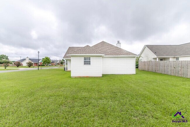 Building Photo - 200 Stirling Bridge Dr