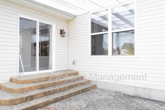 Building Photo - 2257 Murphy Ln E