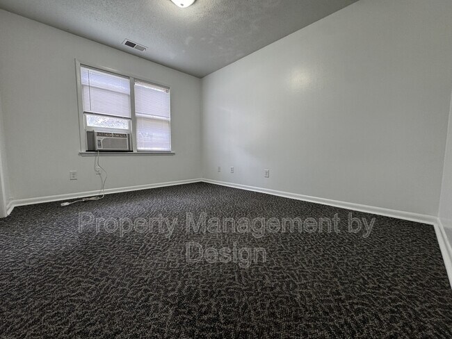 Building Photo - 1039 5th St