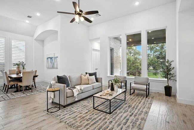 Building Photo - 220 Corazon