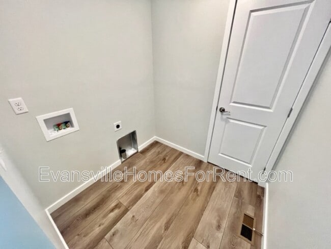 Building Photo - 12841 Halle Dr