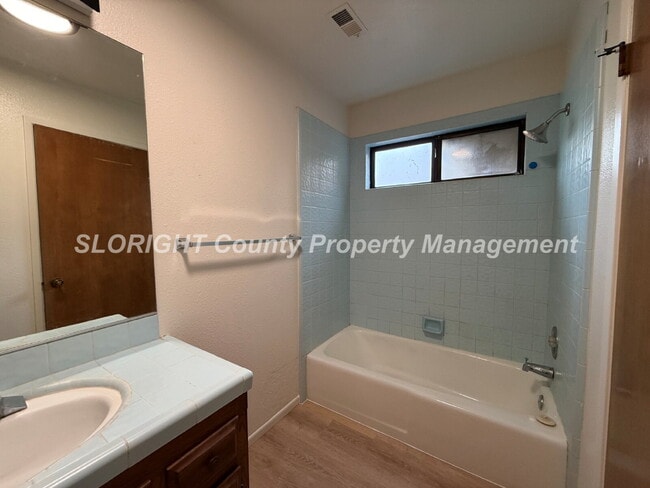 Building Photo - AVAILABLE NOW - 2 Bed / 2.5 Bath Downtown SLO