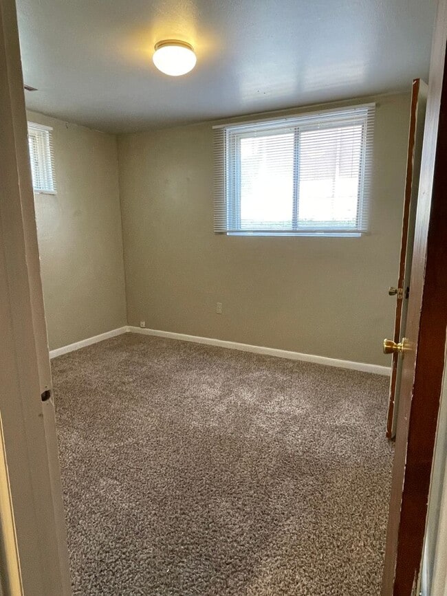 Building Photo - STUDENTS WELCOME! 4 Bed 2 Bath Home in West Ft Collins w/ Garage and Fenced Yard