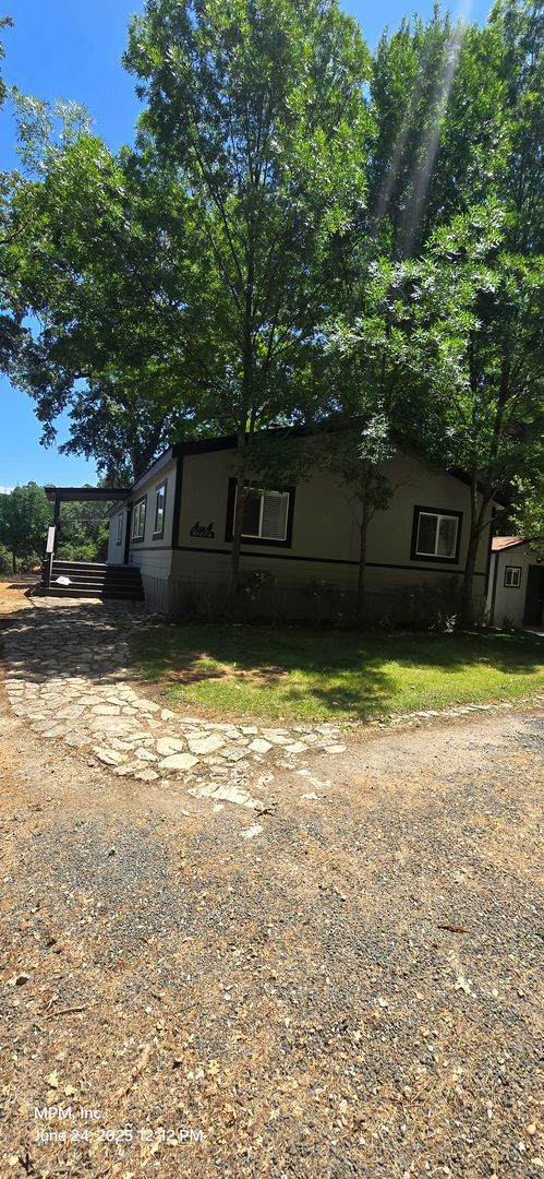 Primary Photo - Large 3 bedroom home in the country