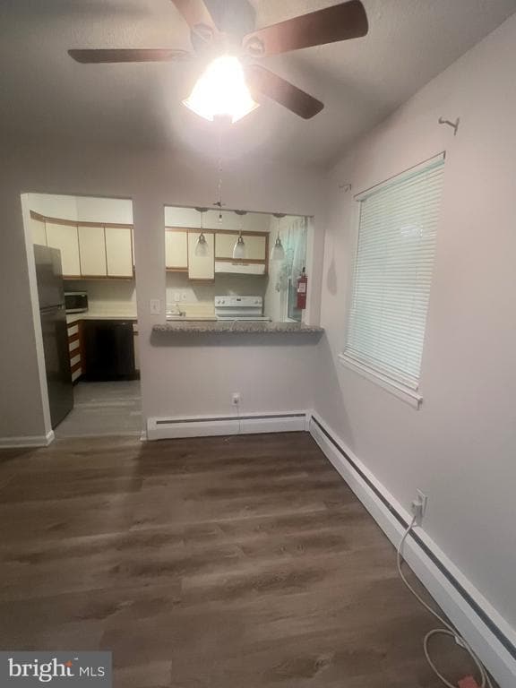 Building Photo - 208 Garnet Dr