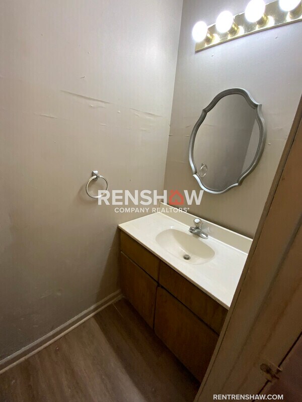 Building Photo - 320 Harton Ave