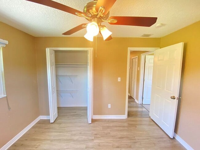 Building Photo - 908 Teatro Ct