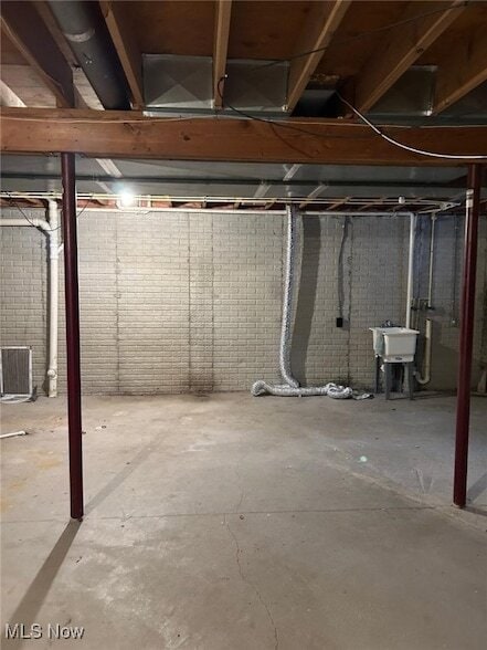 Building Photo - 3164 E 130th St