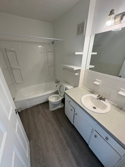 Building Photo - 1005 Hickory Hill Ln