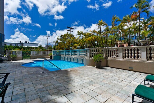 Building Photo - Spacious Condo, Exclusive Building - Honolulu
