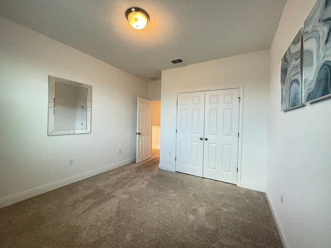 Building Photo - 3 Bedroom, 2.5 Bath Townhome in Enclave at...