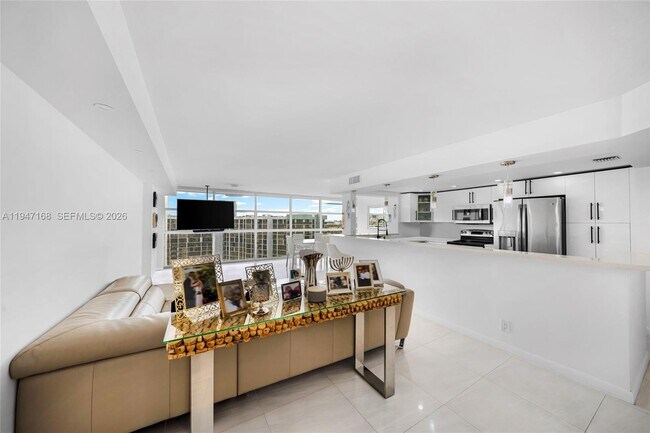 Building Photo - 600 Parkview Dr