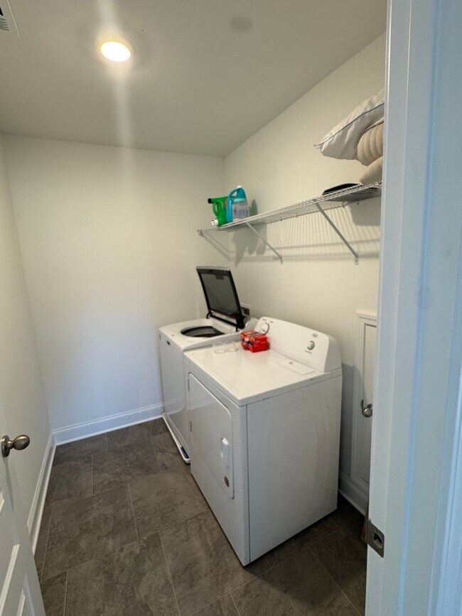 Building Photo - Fully Furnished 4BR Home with Loft, Patio & 2-Car Garage – Lawn Care Included