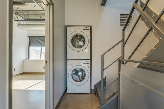 Building Photo - 4801 S Congress Ave