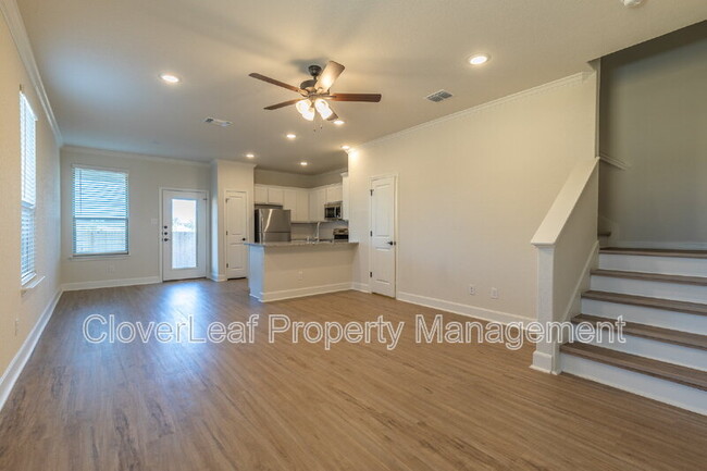 Building Photo - 10351 Lynwood Crk