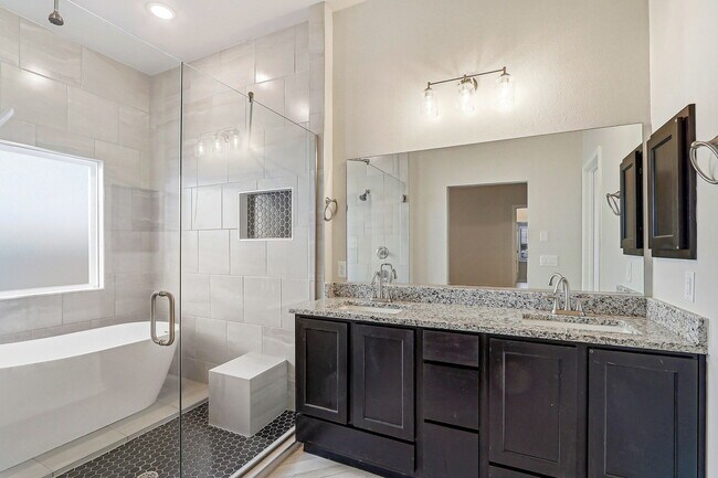 Building Photo - 925 Louisiana Downs Ave