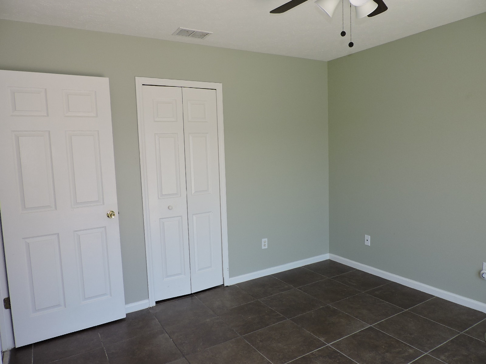 Building Photo - 5931 Pinetree Ave