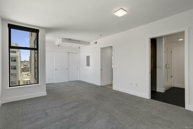 Building Photo - 1080 Sutter St