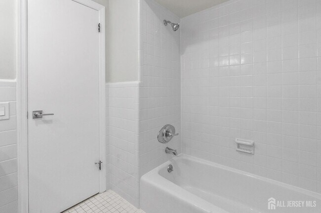 Building Photo - 382 Cator Ave