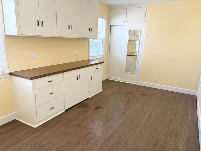 Building Photo - Spacious 3-Bedroom Home with Bonus Room, Bright Sunroom & Large Backyard