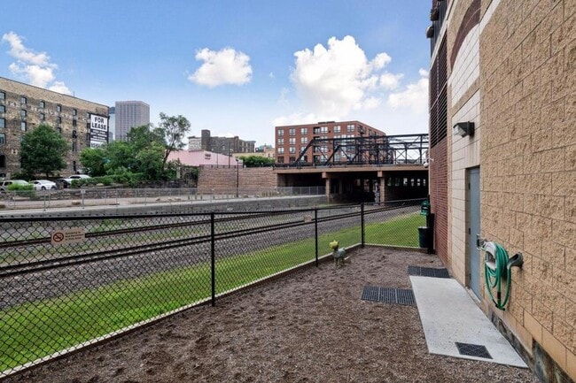 Building Photo - 401 N 2nd St