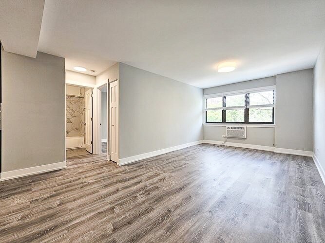 Building Photo - 454 W Barry Ave