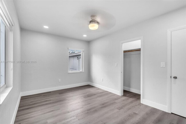 Building Photo - 648 South Dr