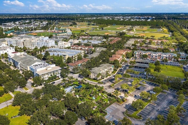 Building Photo - 1203 Town Center Dr