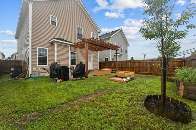 Building Photo - 824 Somb Moore Ways