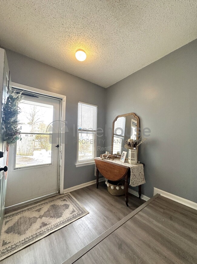 Building Photo - 828 23rd St