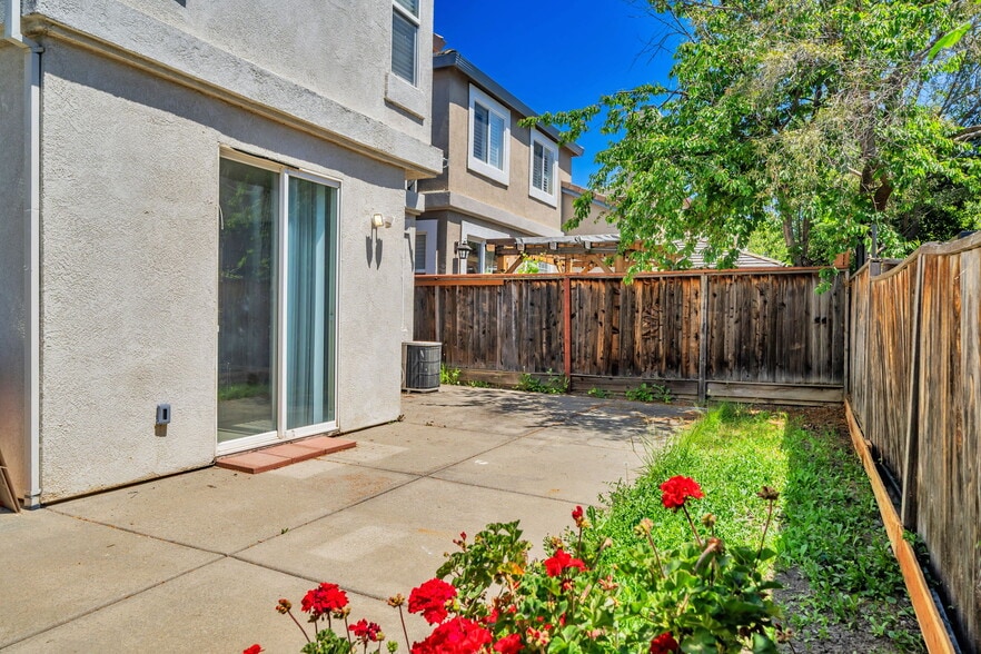 Building Photo - 2171 Beech Cmn
