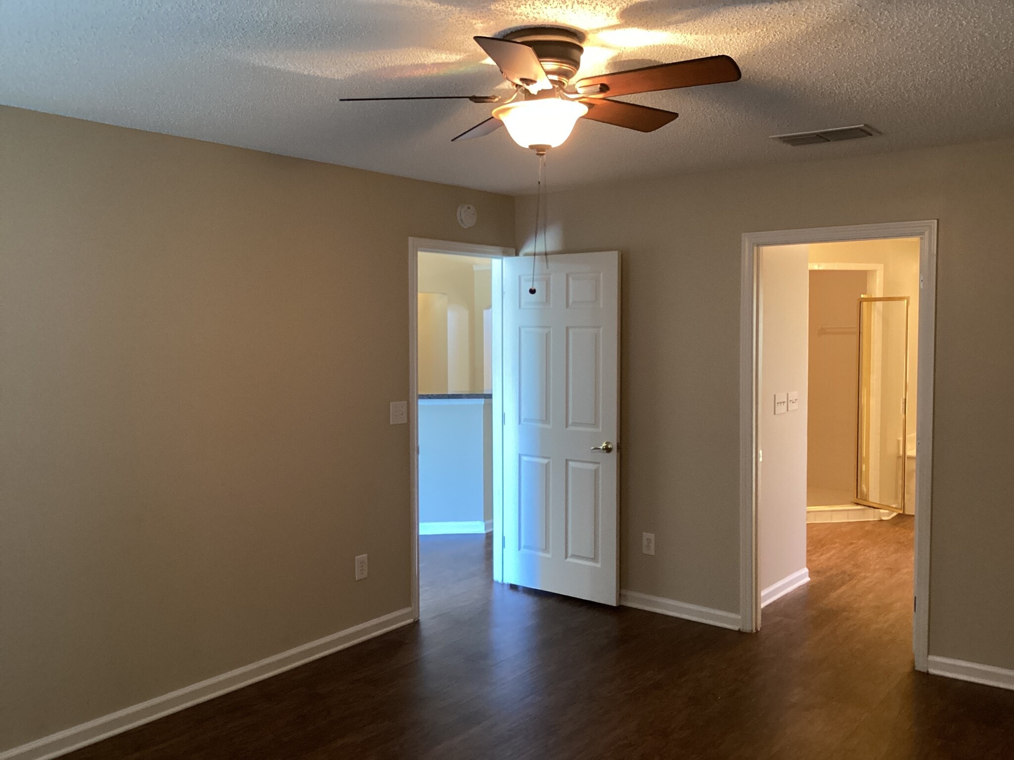 Building Photo - 468 Hillside Dr