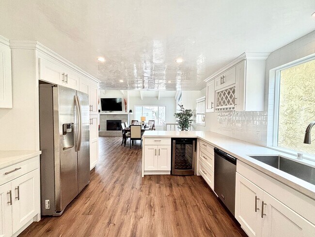 Building Photo - 113 Los Robles St
