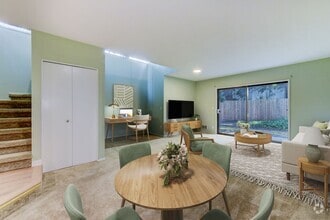 Building Photo - Renovated Townhome