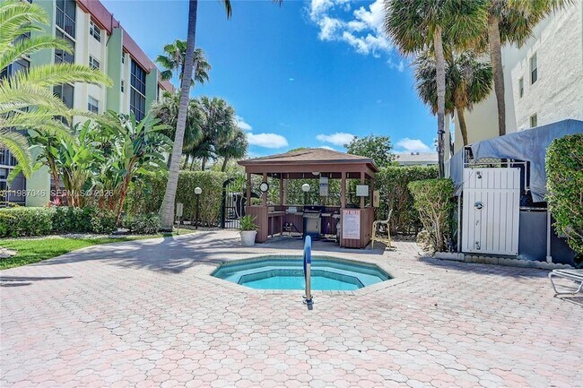 Building Photo - 5431 NE 25th Ave