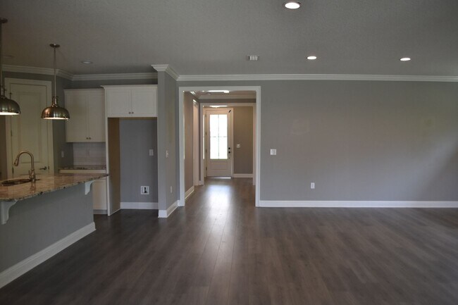 Building Photo - Marina Village 3 Bedroom Available for Lease