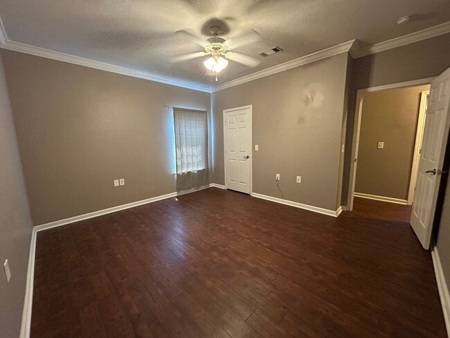 Building Photo - CONDO UNIT IN DENHAM SPRINGS