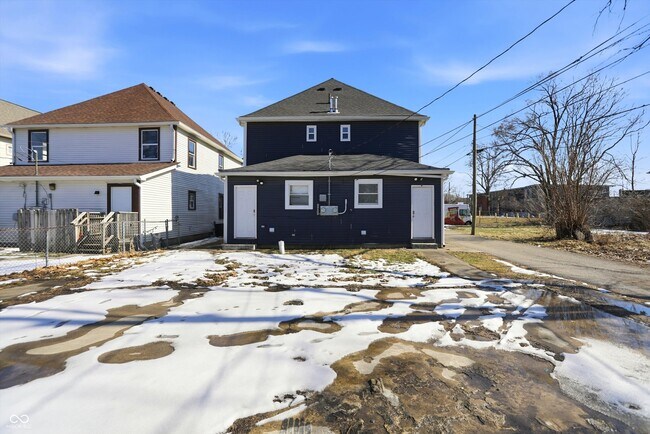 Building Photo - 512 N Beville Ave