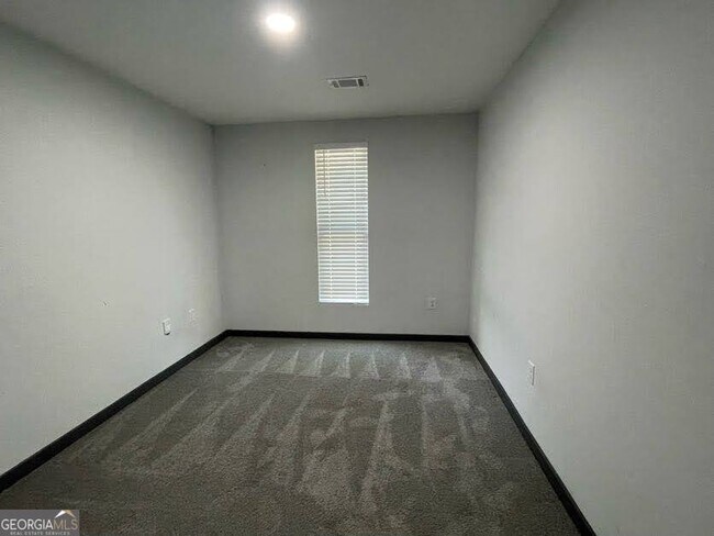Building Photo - 185 Glenrose Cir SW