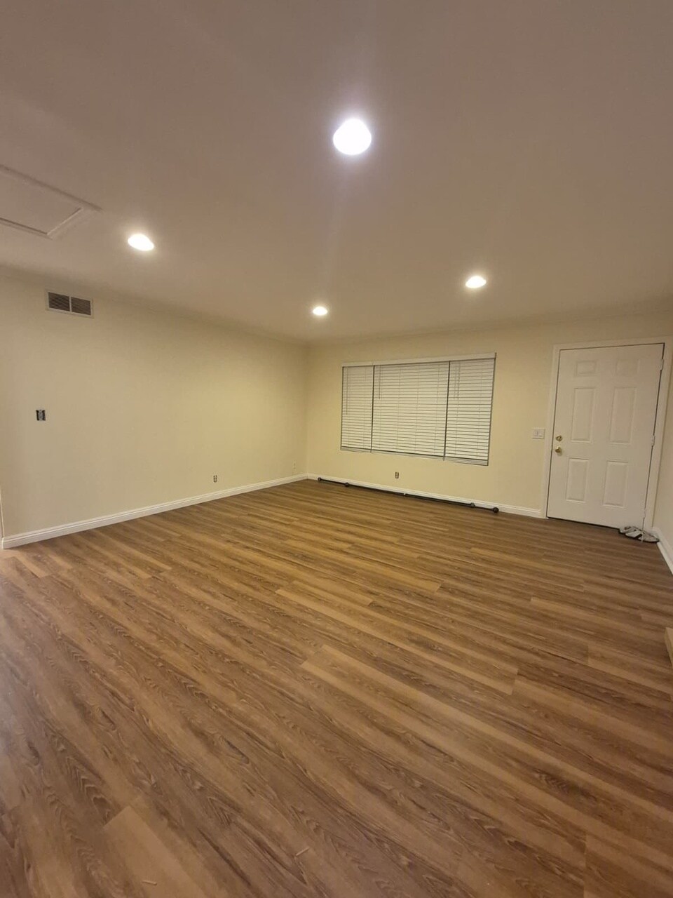 Building Photo - 8939 Mango Ave