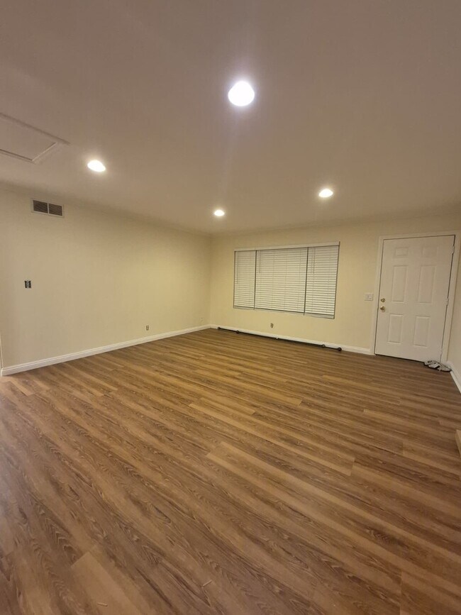 Building Photo - 8939 Mango Ave