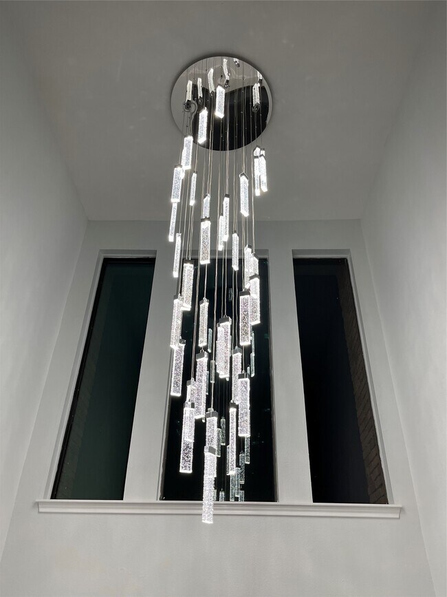 Building Photo - 6000 Sugar Hill Dr