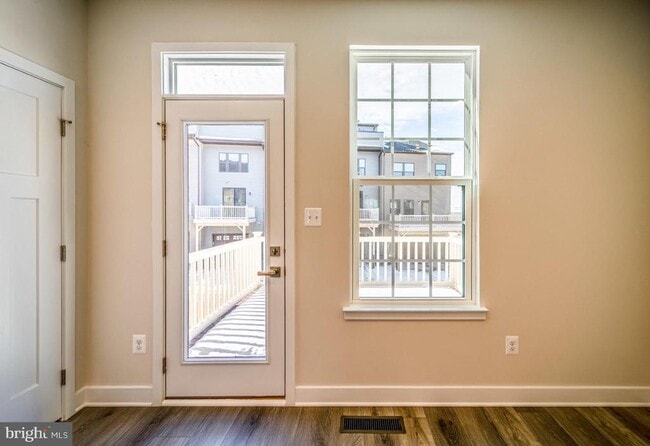 Building Photo - 14064 Sunrise Valley Dr