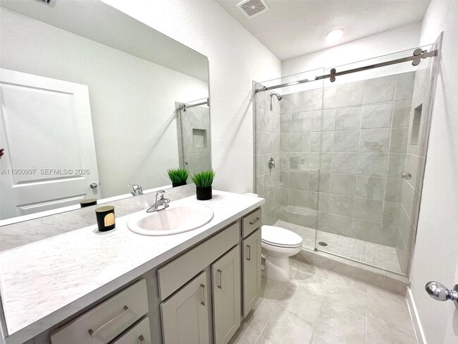 Building Photo - 429 NE 12th St